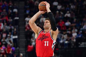 先声夺人！大洛三分命中 帮助快船开场8-0领先马刺 配图