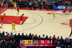 挺身而出！谢泼德助攻阿门空接暴扣 随后抢断反击飞身再扣 配图