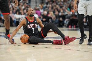 媒体人：火箭另外4人像不想在进攻端被谴责 传与不传杜兰特都犯难 配图