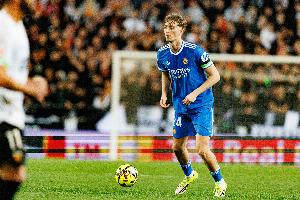 马卡:皇马将身穿深蓝色球衣对阵曼城,预计1200名皇马球迷到场 配图