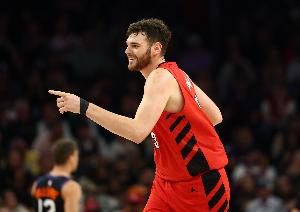 两双如喝水！克林根半场两双&最终拿下14分11板2助 5前场板 配图