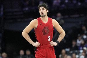 各种打铁！阿夫迪亚半场手感冰凉7中1得8分 三分3中1&罚球8中5 配图