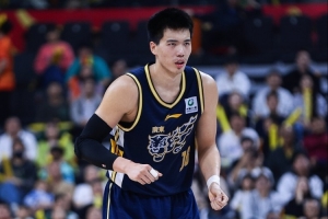 焦泊乔:我们很好地执行了教练赛前的布置 防守一直在线&非常强硬 配图