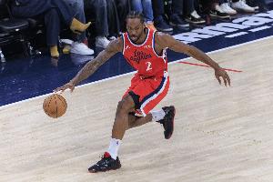 快船官方：伦纳德将随队出征新奥尔良 他的状态为每日观察 配图