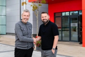 曼联青训主管:当初我无法成为职业球员,投身青训成了我人生方向 配图