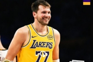 湖人官方晒出东契奇周最佳海报 詹姆斯第一时间转发送上祝贺! 配图