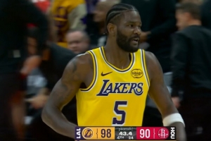 关键时刻又是硬宝！艾顿关键补扣+关键防守 帮助湖人打停火箭！ 配图