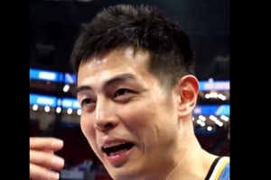 麦基：我喜欢方硕的打球方式！方硕调侃：不说我好话我不传他球 配图