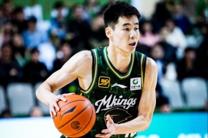 媒体人:支持王世龙DNP赵柏清&郭昊文 同曦目前需要更衣室的稳定 配图