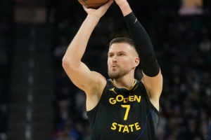 波津:我的状态越来越好 虽然我每场只打25分钟&但今天的感觉最好 配图