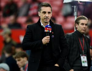 内维尔:曼联下赛季极有可能踢欧冠,现在的中场配置不够用 配图