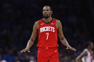 KD7失误！雷迪克：下半场防守非常好 成功限制了KD持球并制造失误 配图