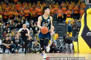 憋坏了！徐杰7中5高效拿下13分1板4助 次节剩4分钟才获登场机会 配图