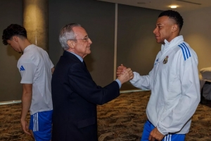 重视！弗洛伦蒂诺抵达曼彻斯特，将现场督战皇马欧冠vs曼城 配图