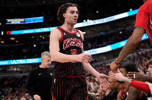 再达里程碑!吉迪16分15板13助获生涯第30次三双 独占总榜第十九 配图