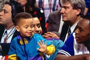 老库里:没让斯蒂芬打太多AUU比赛 而是让他在我身边跟我队友学习 配图