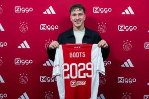 记者:曼联与阿贾克斯正式接触,商谈20岁边锋霍茨转会 配图