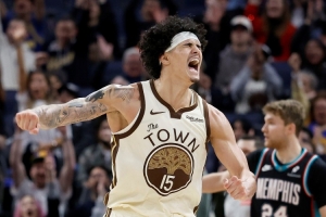 全能前锋初具雏形?桑托斯过去六场:场均18.2分6.3板4.8助1.3断 配图