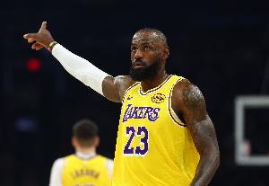 香波特：很多球以为老詹故意冷落我才不传 看录像才知道他是对的 配图