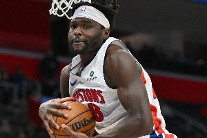 官方：活塞中锋斯图尔特因左小腿一级拉伤将至少缺席一周 配图