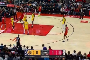 先声夺人！卡佩拉开场造杀伤&吃饼双手暴扣震慑艾顿 配图