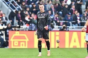 博洛尼亚官方：门将斯科鲁普斯基肌肉重度拉伤，预计将伤缺6-8周 配图