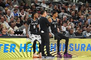 曾经连续18个赛季至少50胜!马刺取得50胜 2016-17赛季以来首次 配图