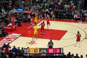 41岁继续飞！詹姆斯垫步起飞 接超高空接单臂炸扣！ 配图