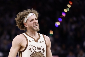 解说:预计波姐新合同年薪1.5-2.3千万 勇蜜把他当后库里时代核心 配图