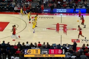 真是拦不住！东契奇开场里突外投连砍9分！全队才得到11分！ 配图