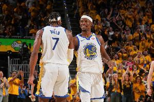 好基友!想希尔德吗?巴特勒:是啊 更衣室都比以前安静了一点 配图