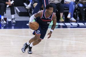 马刺连续被打停！福克斯失误&加兰助攻马瑟林上篮追到6分 配图