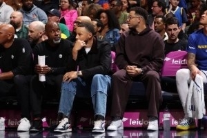 与队友同在!早日归来!库里INS转发一堆勇士比赛动态 配图