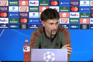 比朔夫：最让我开心的还是踢六号位 门将位置谁上场我也不知道 配图