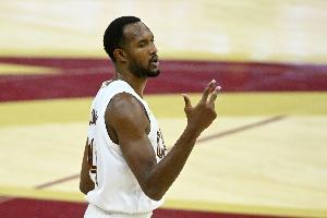 得吃得喝!莫布里21中12砍下27分15板2助3帽 6前场板 配图