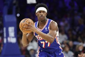 你得支撑起球队!埃奇库姆半场11中3&三分3中0 还出现4犯规 配图