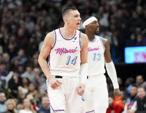 斯波：希罗阿德巴约接连拿下周最佳 这能看出他们是怎样的竞争者 配图