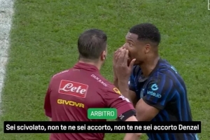 转播方:裁判跟邓弗里斯说他滑倒,安抚说国米还有10分钟去赢比赛 配图