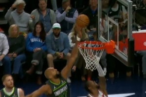 火锅吃到饱!格林先尝试隔扣戈贝尔被帽 随后又被戈贝尔钉板大帽 配图