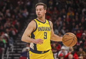 难阻失利!麦康纳10中5拿到10分10助 正负值-12 配图