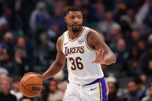 雷吉·米勒：让我们给斯玛特赞赏 他逐渐回到DPOY时期的水准了 配图