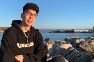 23岁生日!余嘉豪发文:希望保持热烈的心 充满探索未知的勇气 配图