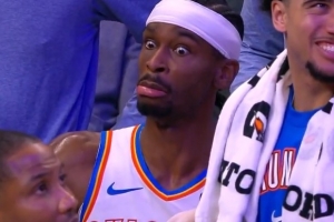 很干净！亚历山大抢断萨格斯被吹犯规&雷霆挑战成功 SGA鬼脸回应 配图