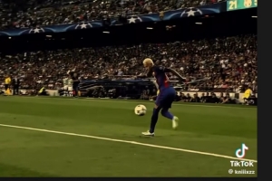 亚马尔社媒晒内马尔效力巴萨时期集锦：明天见！ 配图