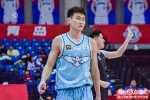 希望手腕无碍!王睿泽半场5中4&三分2中2高效拿到12分2断 配图