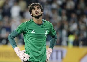 米体：佩林将在本赛季担任首发门将，尤文今夏将引进两名新门将 配图