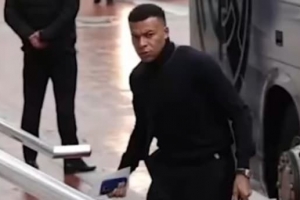 价值3000欧！RMC介绍姆巴佩的迪奥手提包：包上有狙击枪弹孔图案 配图