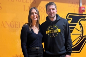 莎拉波娃晒与东子合照:关键时的精彩表现 对抗/纪律性/抗压能力 配图