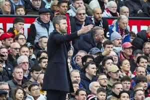 邮报：曼联为远征伯恩茅斯的球迷提供免费大巴服务，约400人受益 配图