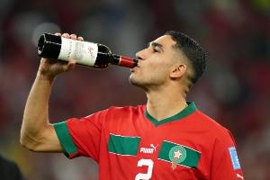 今日趣图：期待了一晚英超大逆转，结果最大逆转是改判摩洛哥夺冠 配图